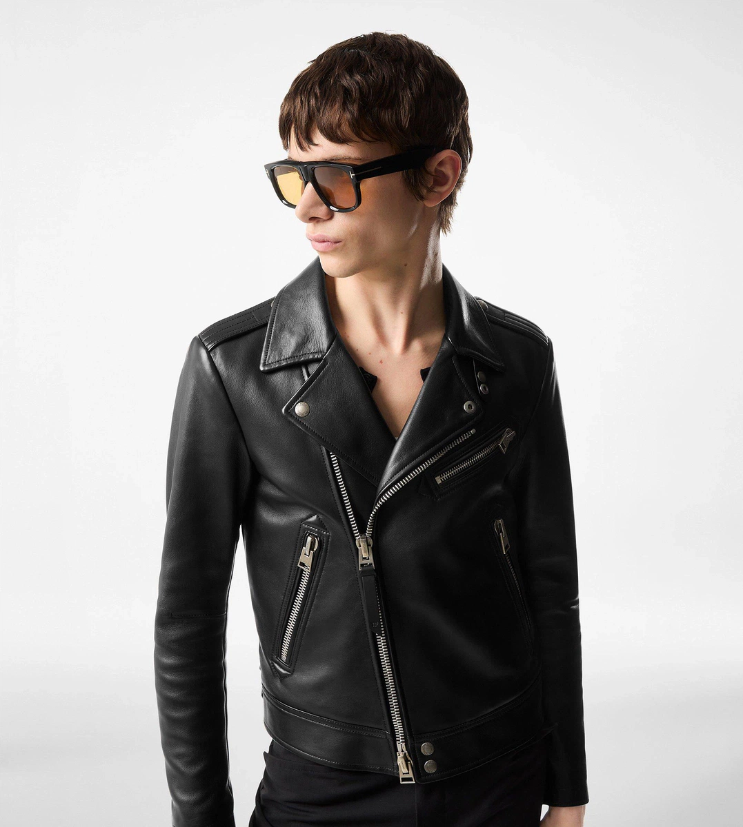 ASYMMETRISCHE BIKERJACKE AUS GENARBTLEDER ASYMMETRISCHE BIKERJACKE AUS GENARBTLEDER