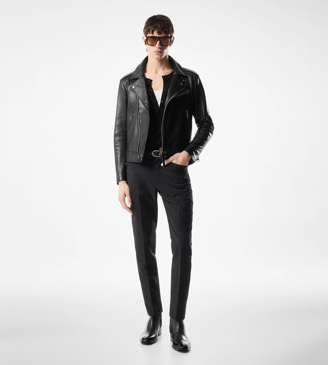 ASYMMETRISCHE BIKERJACKE AUS GENARBTLEDER ASYMMETRISCHE BIKERJACKE AUS GENARBTLEDER