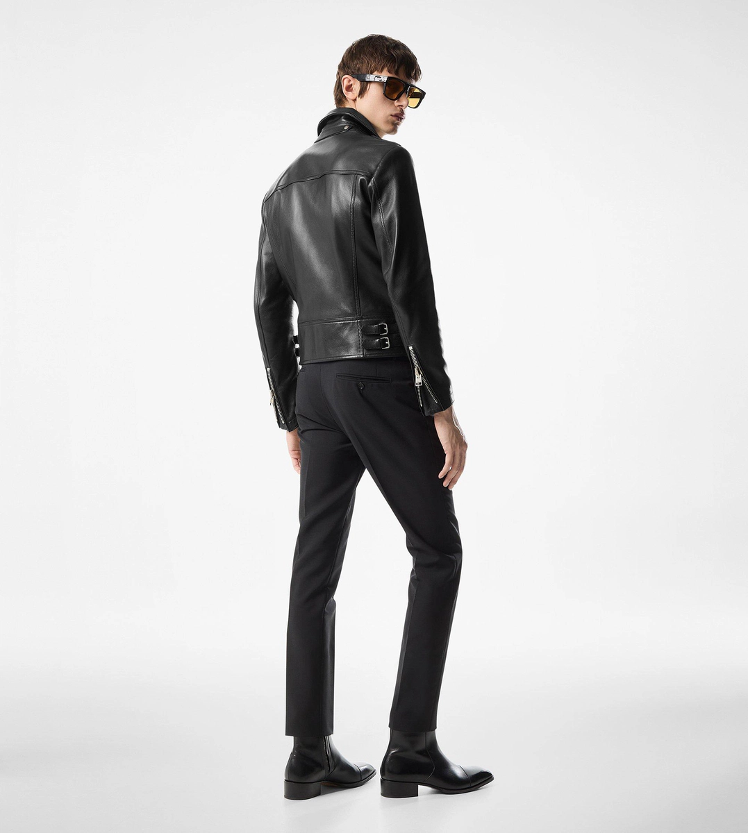 ASYMMETRISCHE BIKERJACKE AUS GENARBTLEDER ASYMMETRISCHE BIKERJACKE AUS GENARBTLEDER