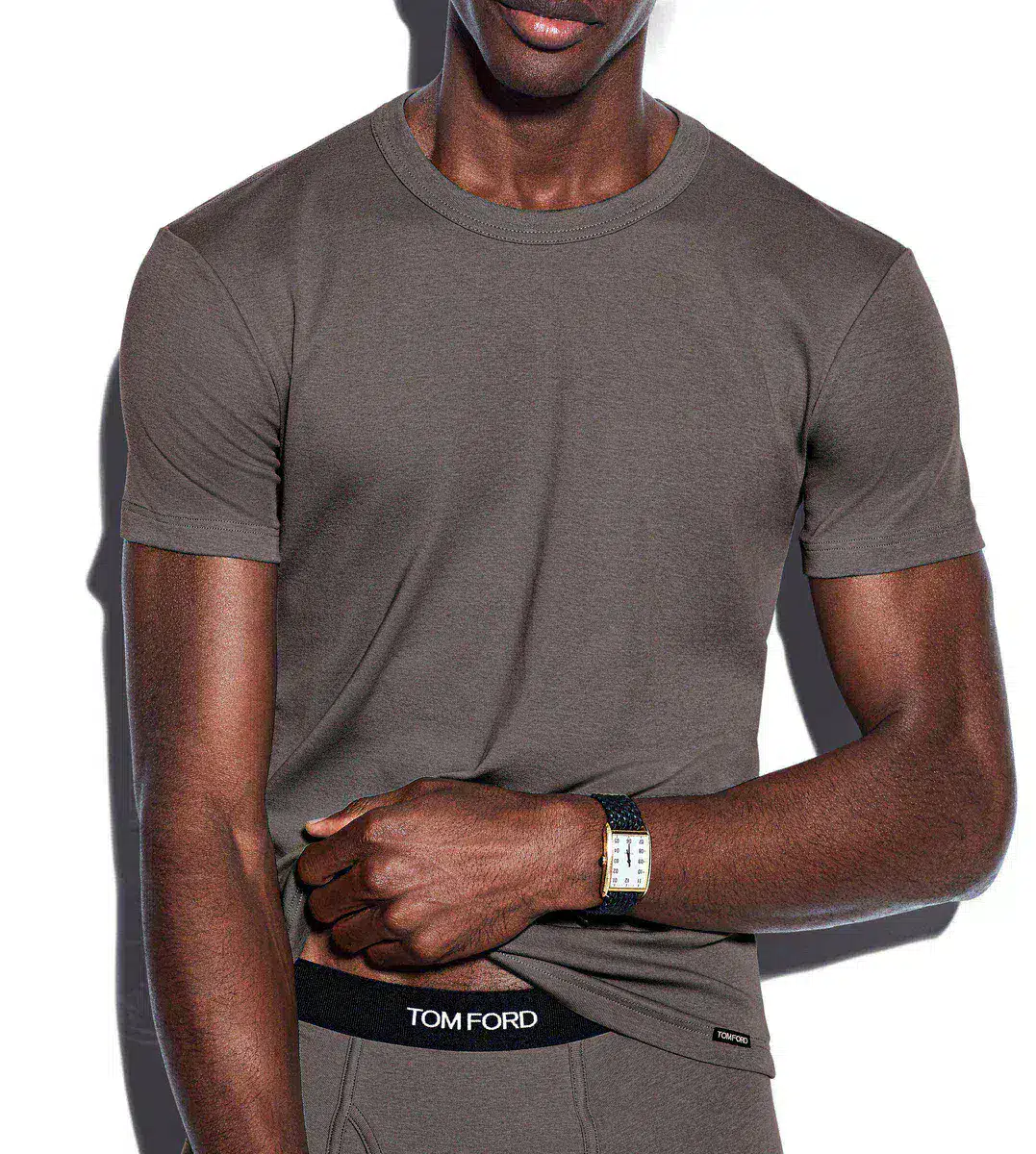 BAUMWOLL-T-SHIRT MIT RUNDHALSAUSSCHNITT BAUMWOLL-T-SHIRT MIT RUNDHALSAUSSCHNITT