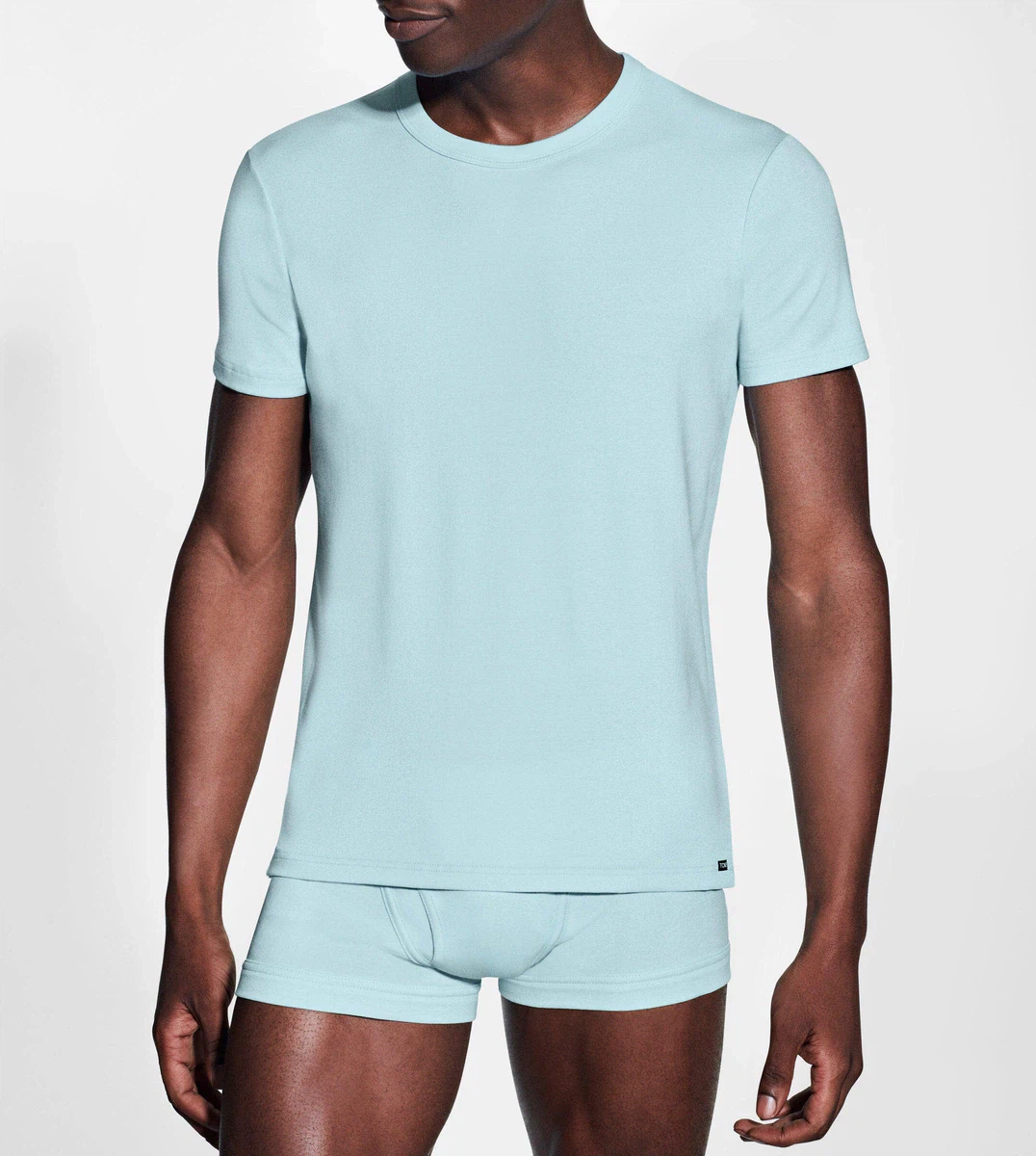 BAUMWOLL-T-SHIRT MIT RUNDHALSAUSSCHNITT BAUMWOLL-T-SHIRT MIT RUNDHALSAUSSCHNITT
