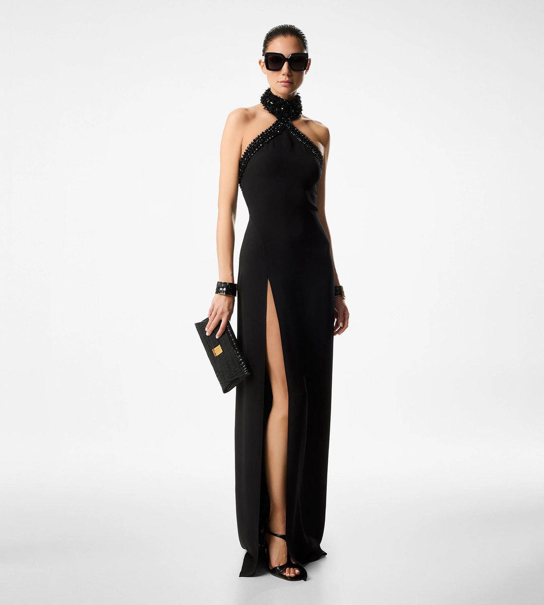 BESTICKTES NECKHOLDER-ABENDKLEID BESTICKTES NECKHOLDER-ABENDKLEID