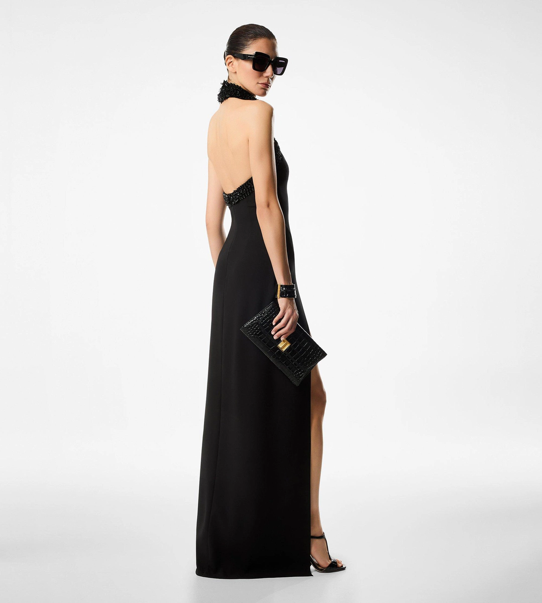 BESTICKTES NECKHOLDER-ABENDKLEID BESTICKTES NECKHOLDER-ABENDKLEID