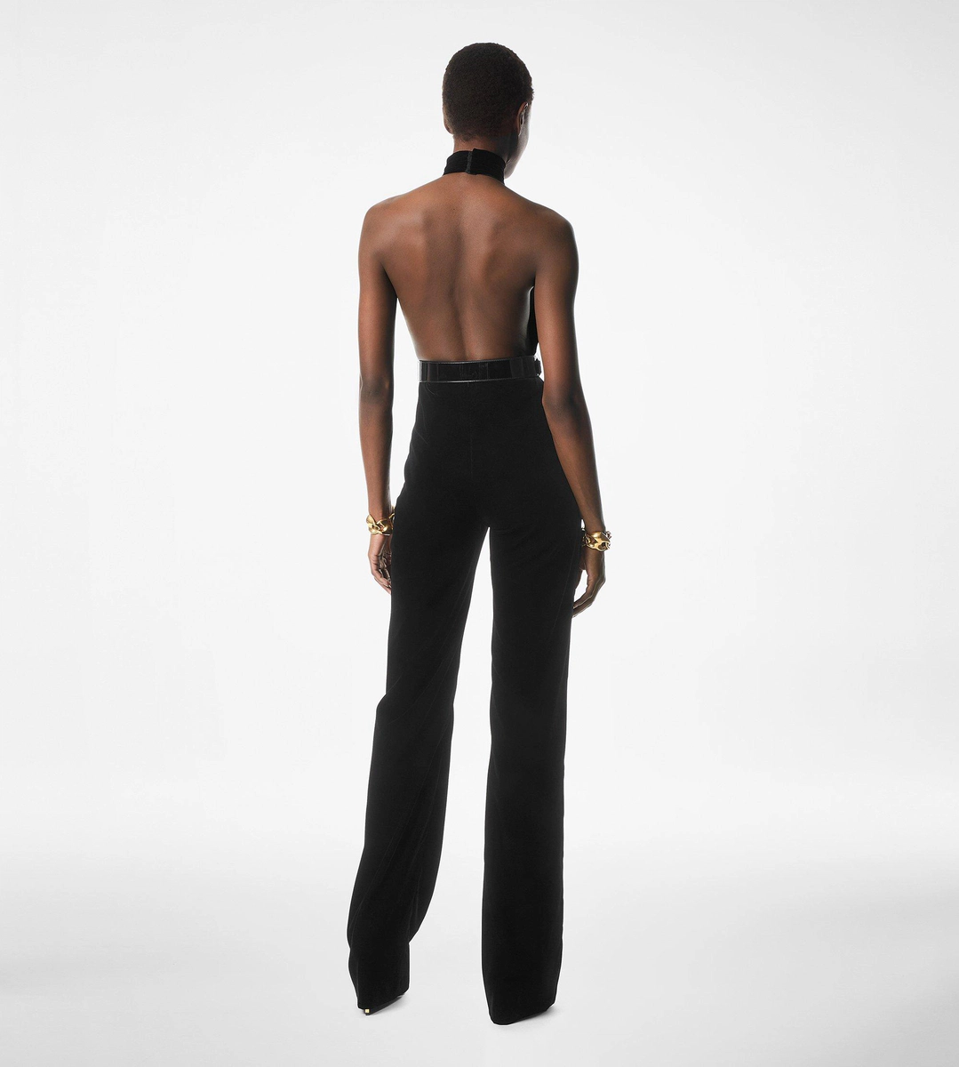 JUMPSUIT AUS STRETCH-SAMT MIT GÜRTEL JUMPSUIT AUS STRETCH-SAMT MIT GÜRTEL
