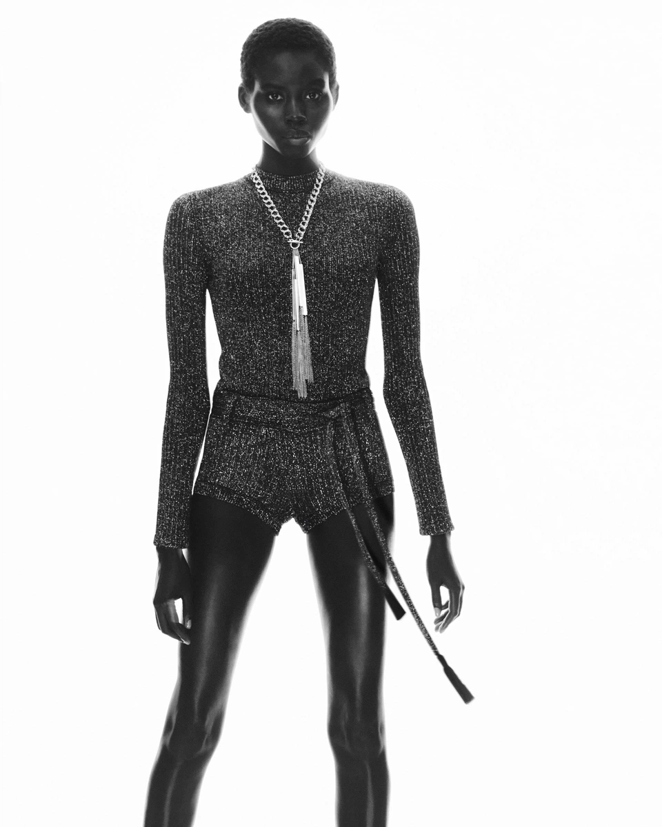 LANGÄRMELIGER PLAYSUIT MIT OFFENEM RÜCKEN LANGÄRMELIGER PLAYSUIT MIT OFFENEM RÜCKEN