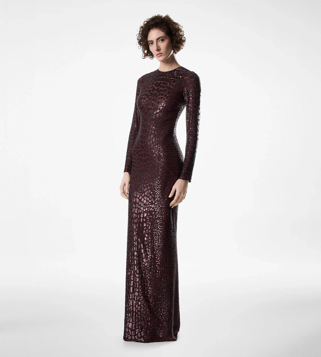 LANGÄRMELIGES ABENDKLEID MIT STICKEREI UND KROKOPF LANGÄRMELIGES ABENDKLEID MIT STICKEREI UND KROKOPF