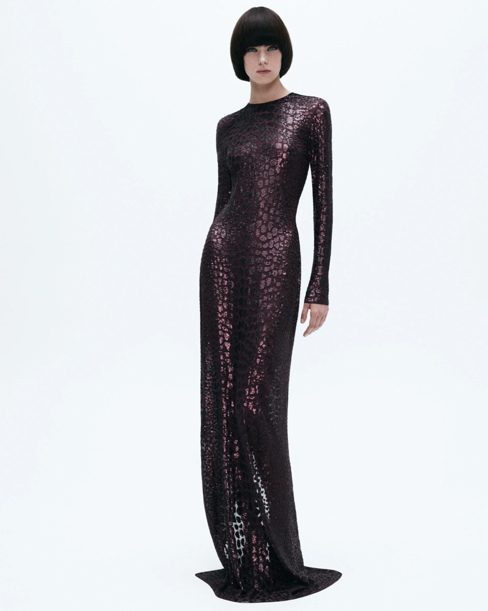 LANGÄRMELIGES ABENDKLEID MIT STICKEREI UND KROKOPF LANGÄRMELIGES ABENDKLEID MIT STICKEREI UND KROKOPF