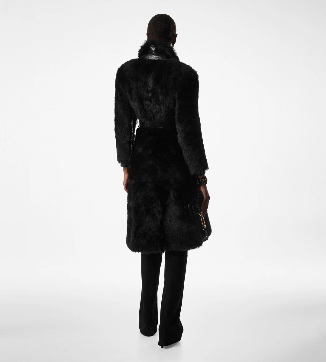MANTEL AUS SHEARLING MIT GÜRTEL MANTEL AUS SHEARLING MIT GÜRTEL