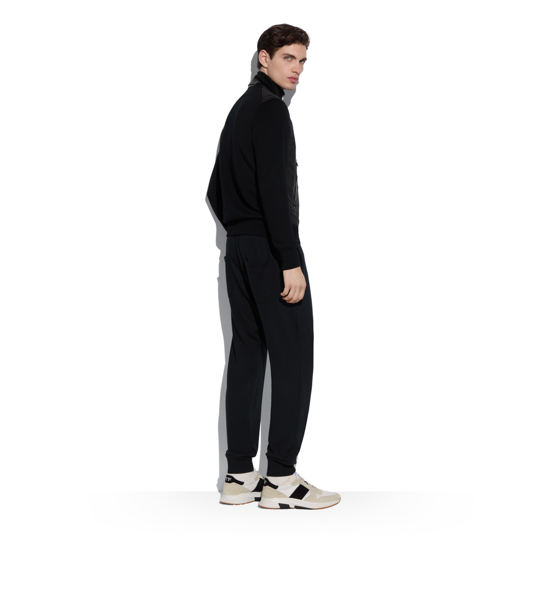 NYLONBLOUSON MIT DAUNENVORHÄNGE NYLONBLOUSON MIT DAUNENVORHÄNGE