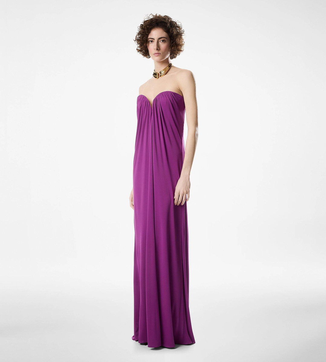 TRÄGERLOSES, DRAPIERTES ABENDKLEID TRÄGERLOSES, DRAPIERTES ABENDKLEID