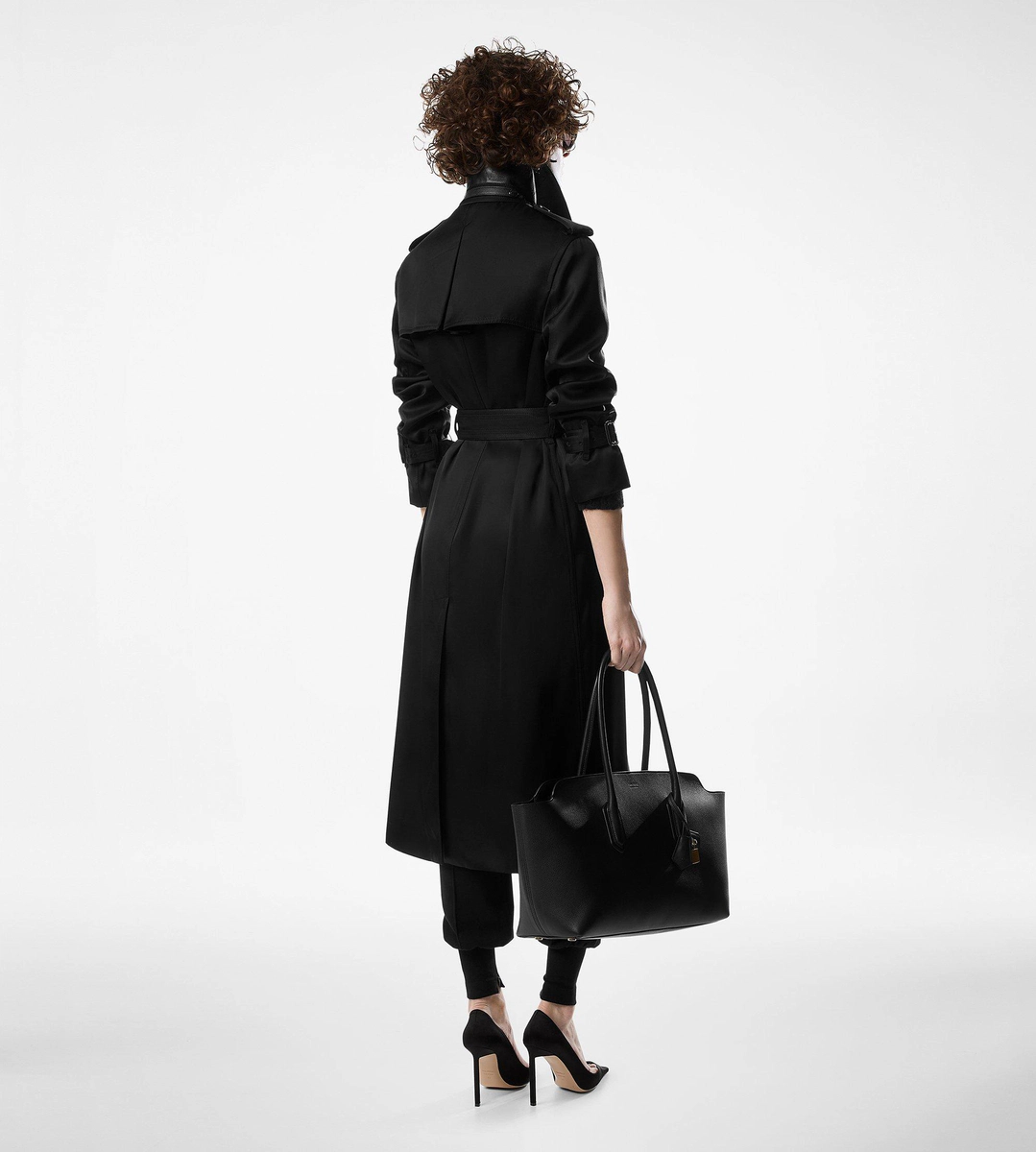 TRENCHCOAT MIT LEDERUNTERKRAGEN TRENCHCOAT MIT LEDERUNTERKRAGEN