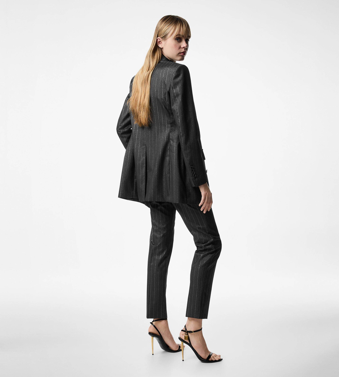 ZWEIREIHIGE JACKE MIT SPITZEM REVERS ZWEIREIHIGE JACKE MIT SPITZEM REVERS